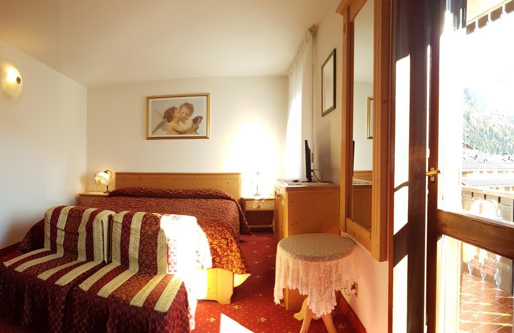 Villa Elena B&B Hotel San Martino Di Castrozza Exterior foto